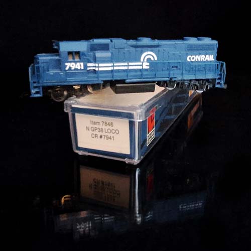 life-like-model-train-n-gp38-loco-conrail-cr-7941-7846